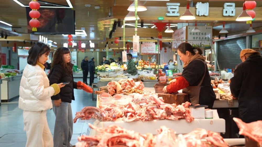 備年貨，尋年味！平江春節(jié)市場供需兩旺，肉制品銷售領(lǐng)銜年味經(jīng)濟(jì)